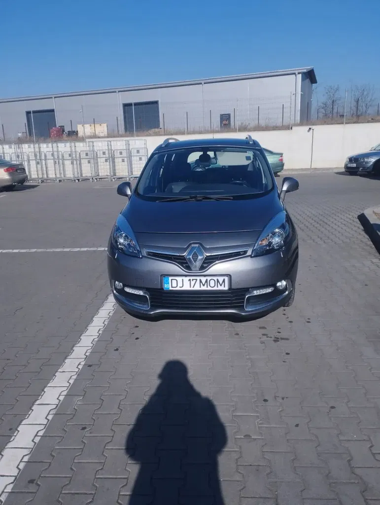 Fotografie: 2012 Renault Grand Scenic