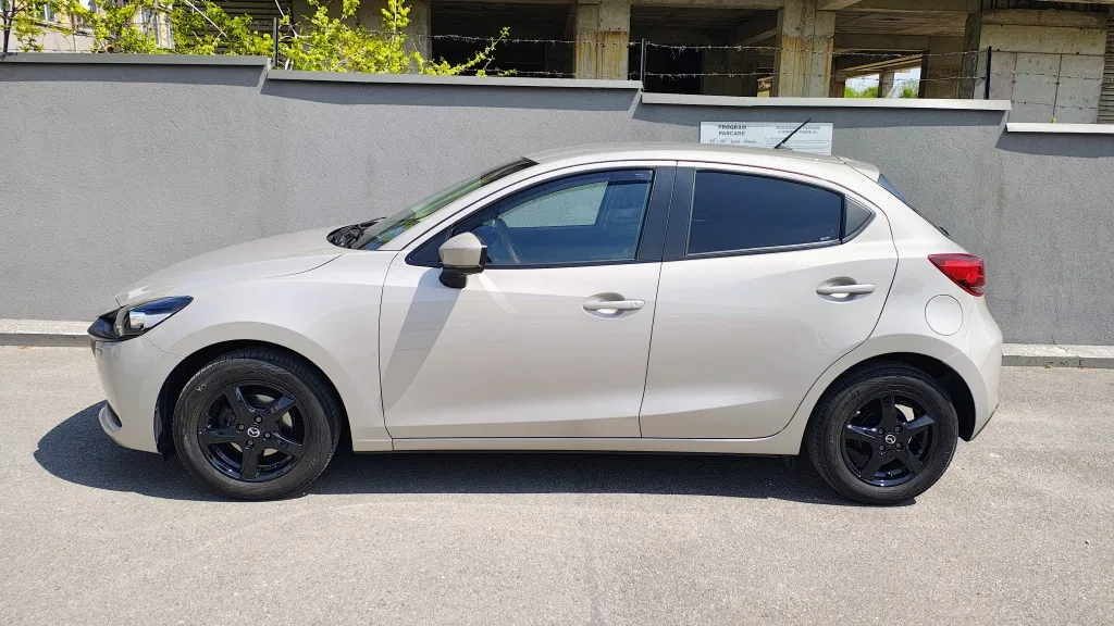 Fotografie: 2023 Mazda 2