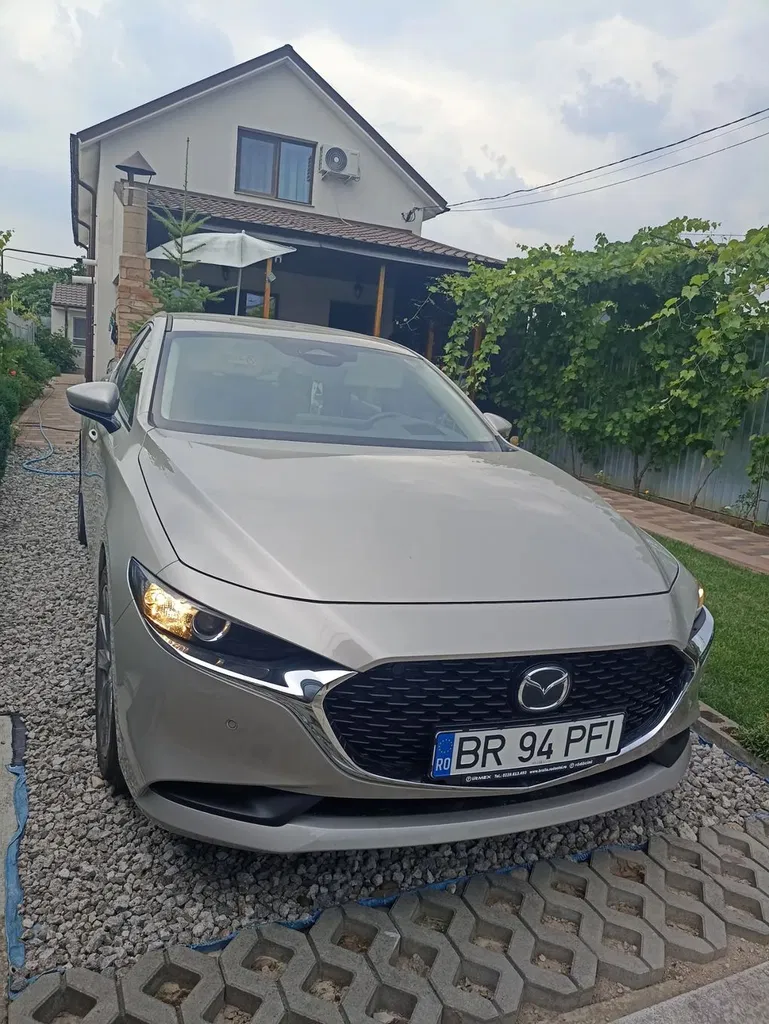 Fotografie: 2023 Mazda 3