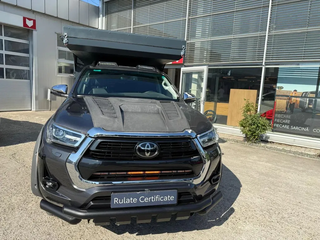 Fotografie: 2023 Toyota Hilux