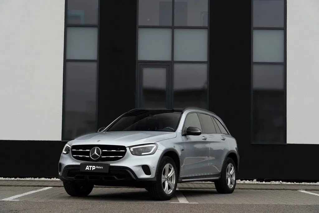 Fotografie: 2021 Mercedes-Benz GLC