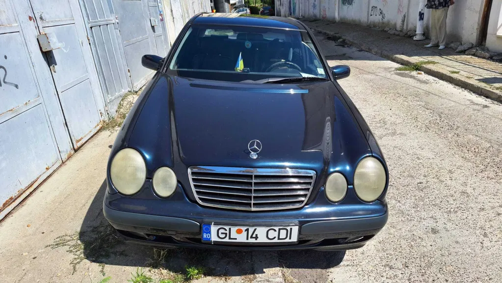 Fotografie: 2000 Mercedes-Benz E Class