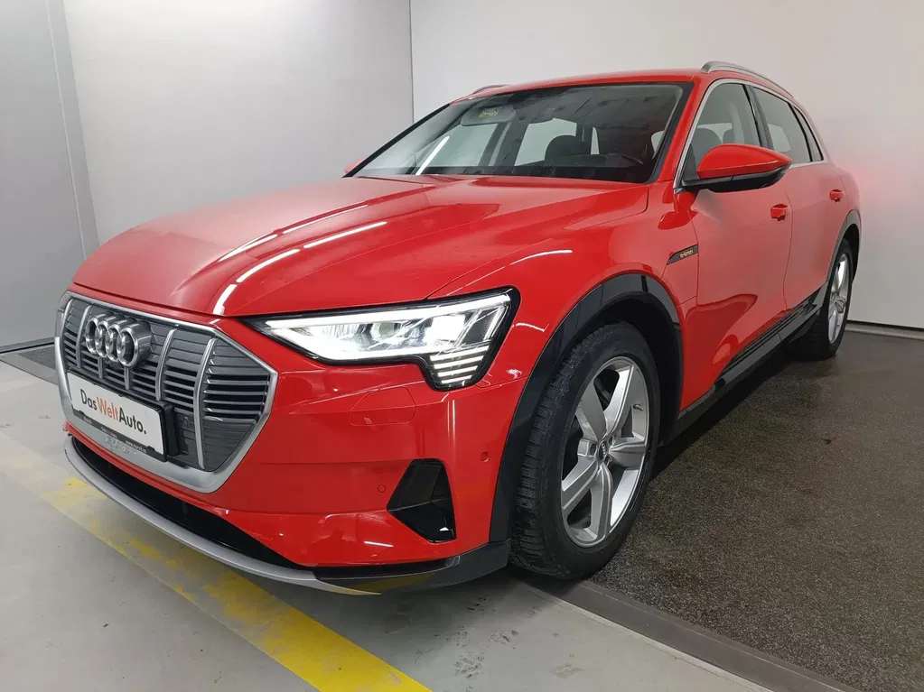 Fotografie: 2020 Audi e-tron