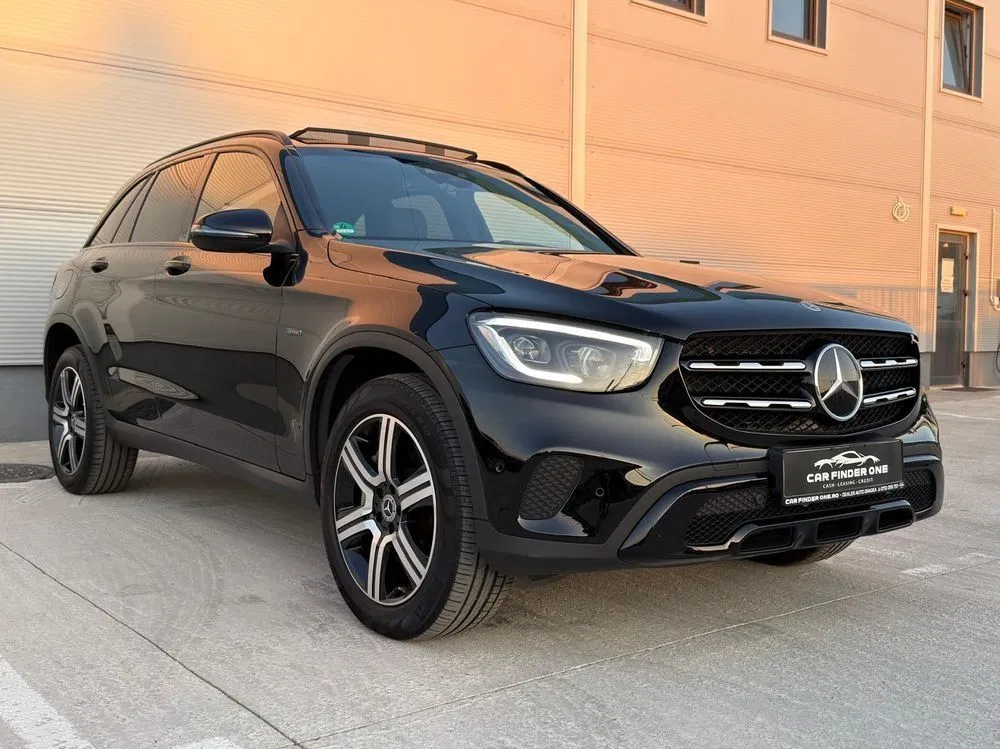 Fotografie: 2021 Mercedes-Benz GLC