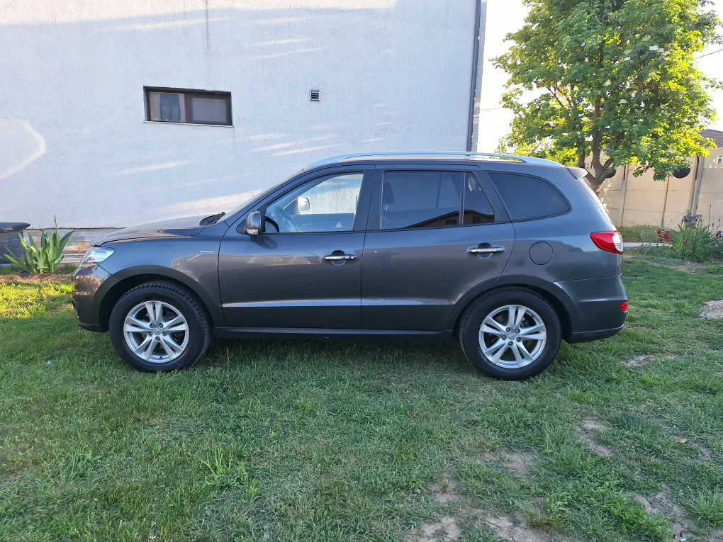 Fotografie: 2010 Hyundai Santa Fe