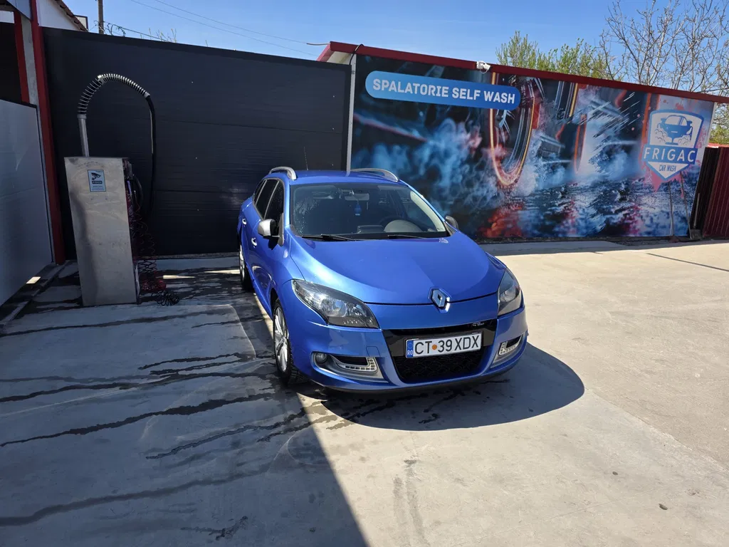 Fotografie: 2012 Renault Megane