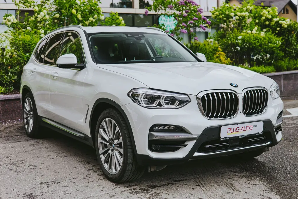 Fotografie: 2021 BMW X3
