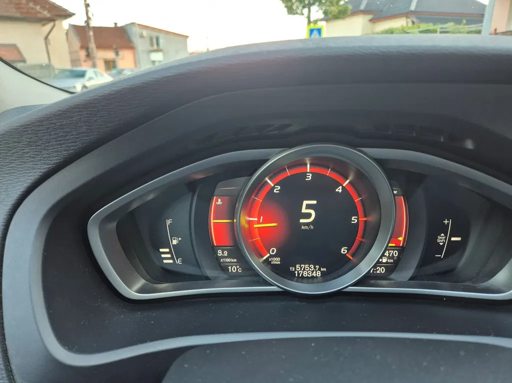 Fotografie: 2016 Volvo V40