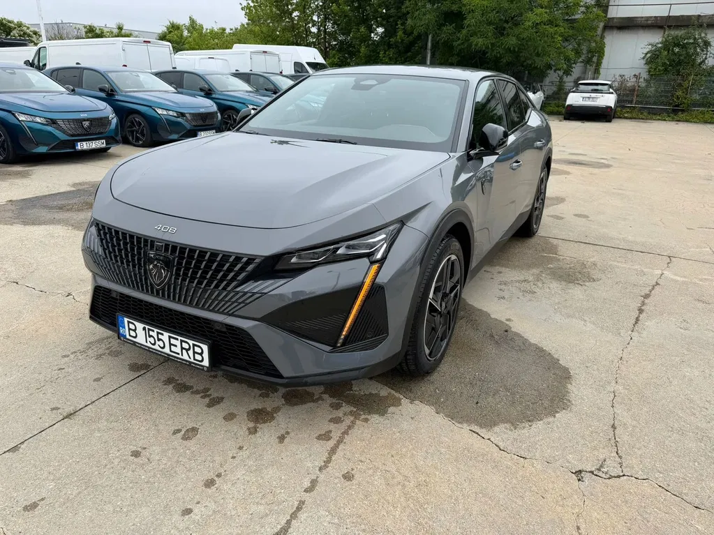 Fotografie: 2025 Peugeot 408