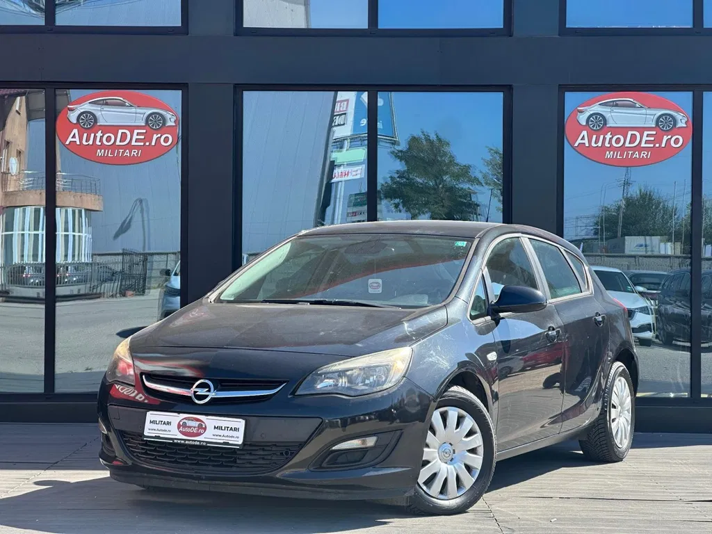 Fotografie: 2012 Opel Astra