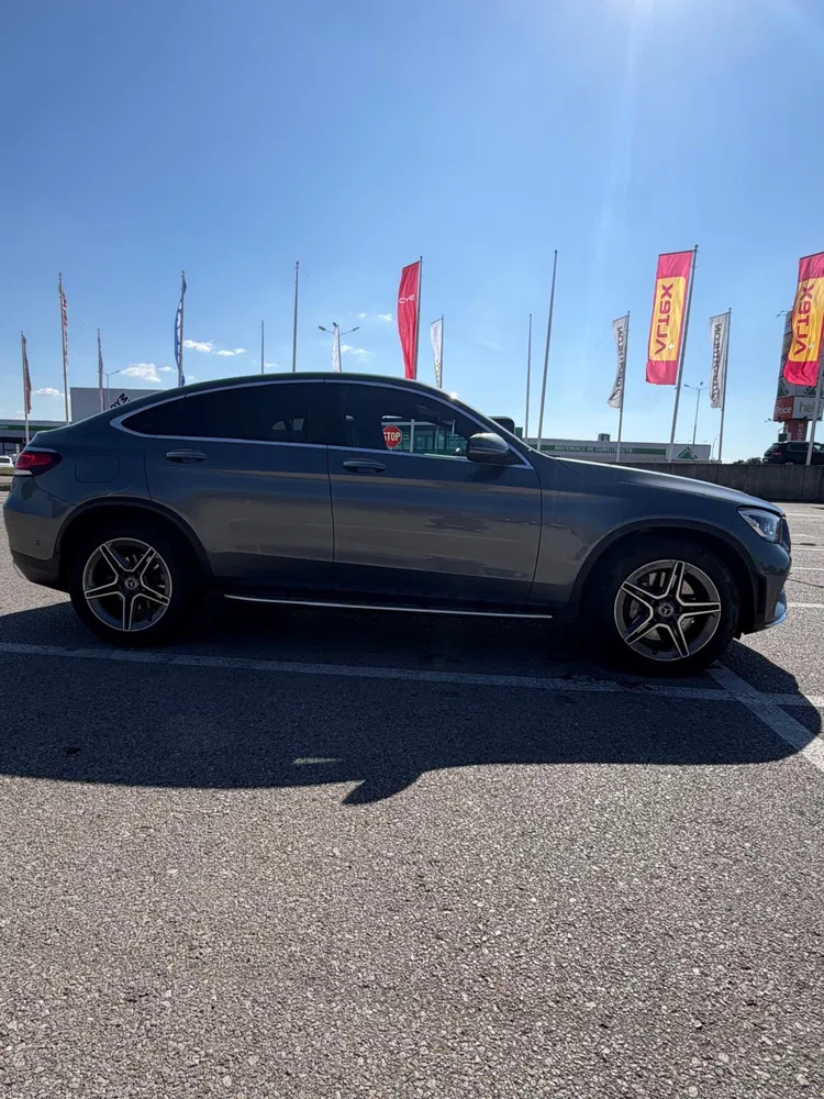 Fotografie: 2021 Mercedes-Benz GLC