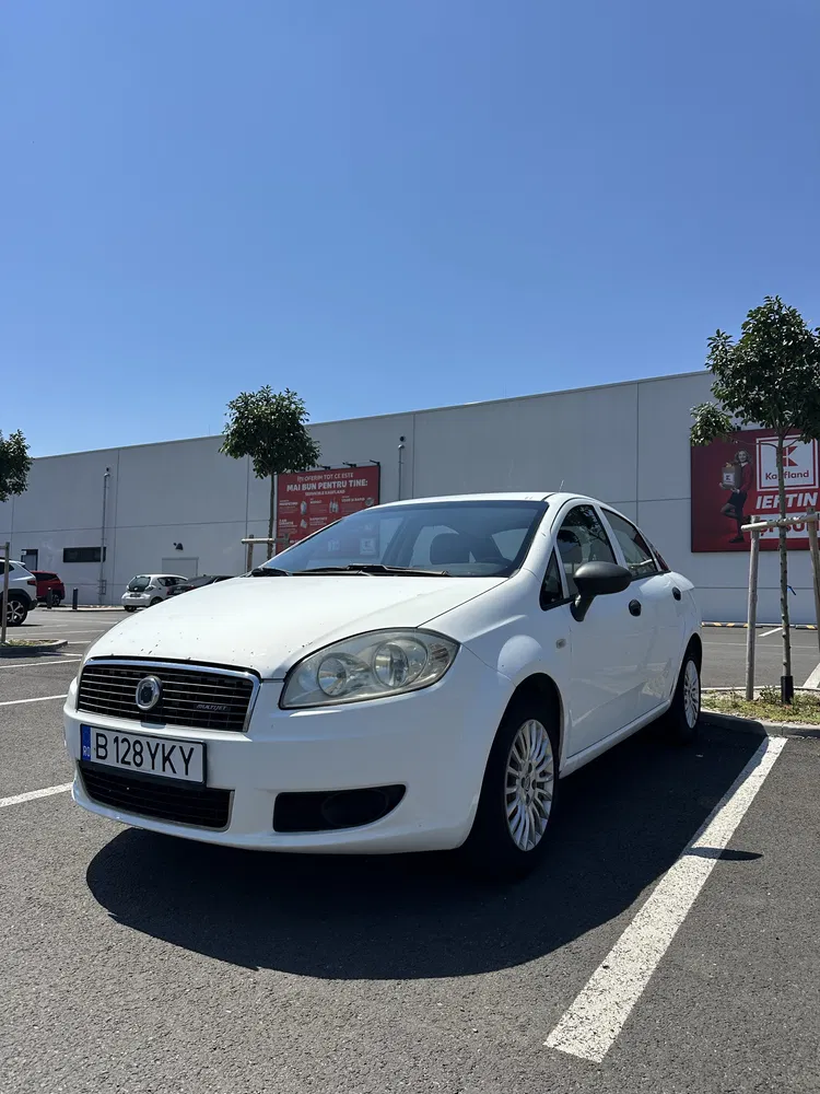 Fotografie: 2008 Fiat Linea