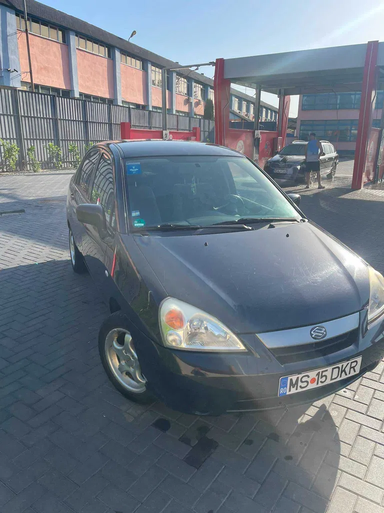 Fotografie: 2003 Suzuki Liana
