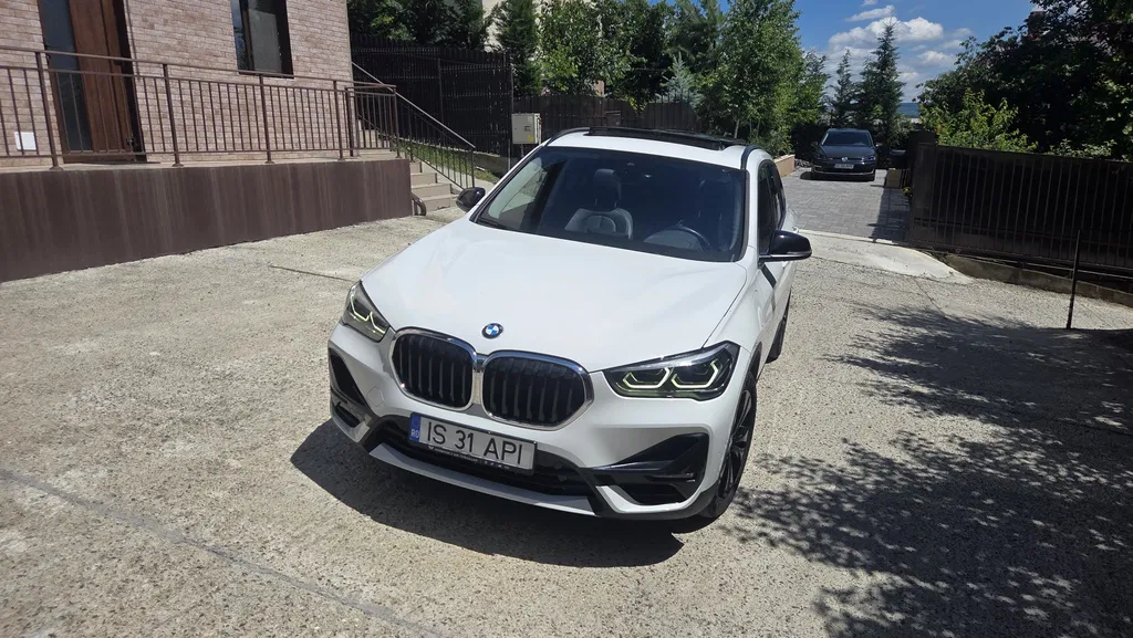 Fotografie: 2021 BMW X1