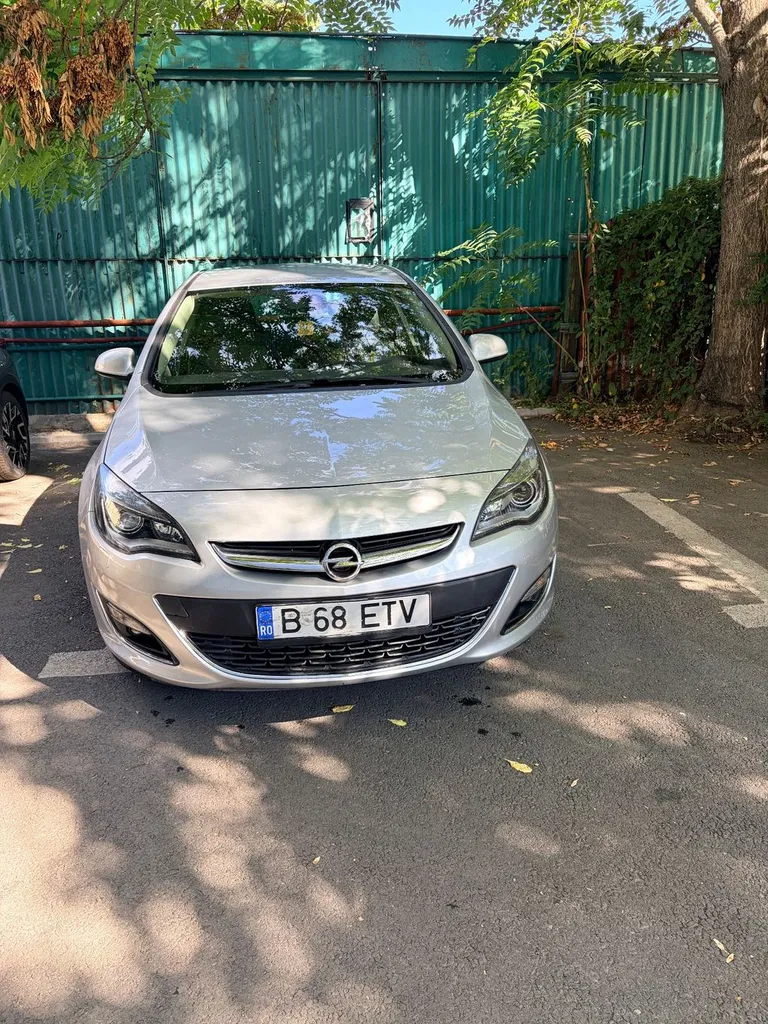 Fotografie: 2014 Opel Astra