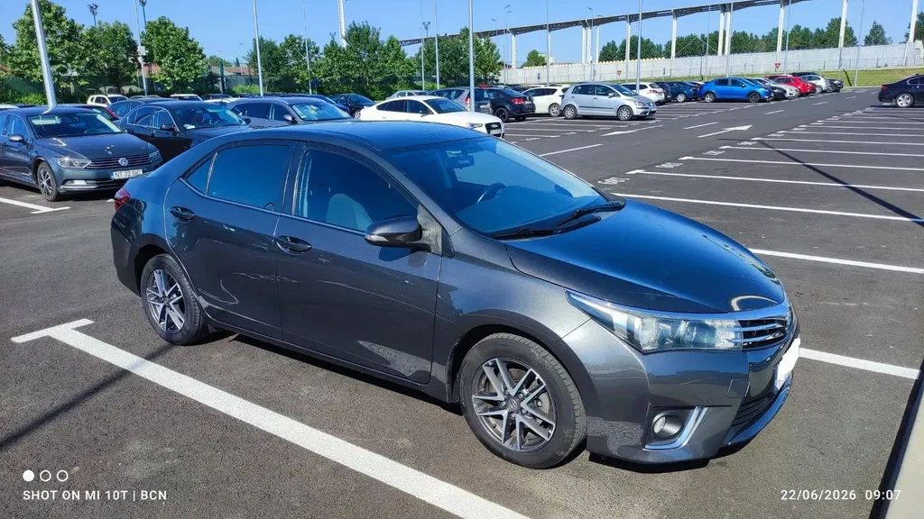 Fotografie: 2016 Toyota Corolla